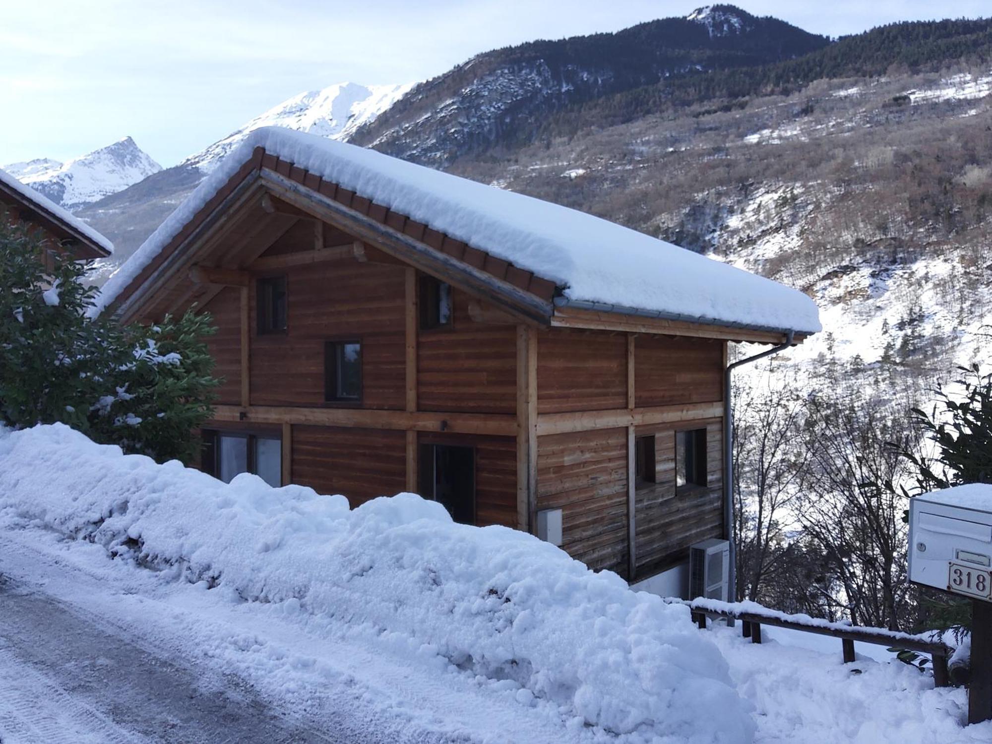 Votre Savoyard Avec Parking A La Telecabine Pour Skier Les 3 Vallees ! *